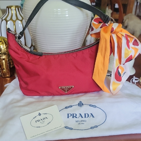 Prada Red and Orange Shoulder Bag with Vibrant Design - Picture 3 of 15